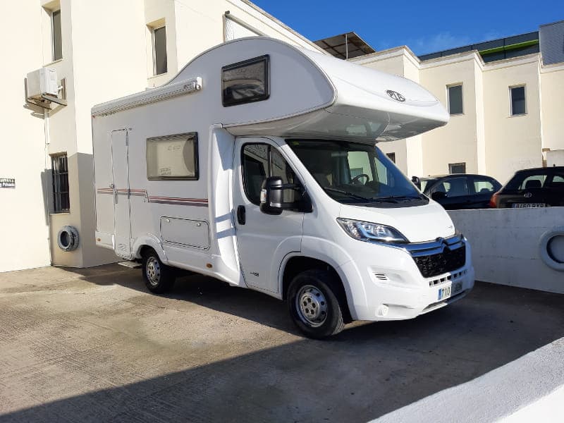 Autocaravana blanca