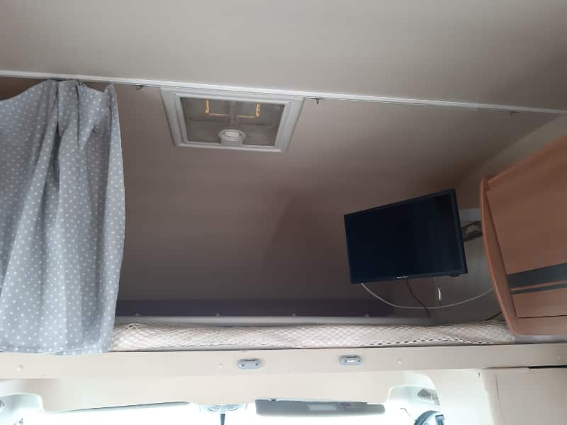 Minorque en camping-car lit double avec TV