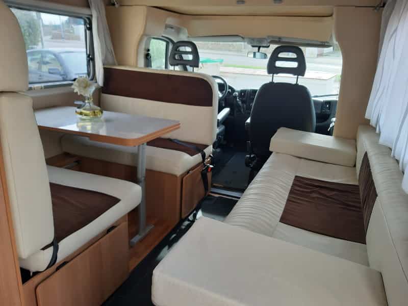 Minorque dans le salon du camping-car