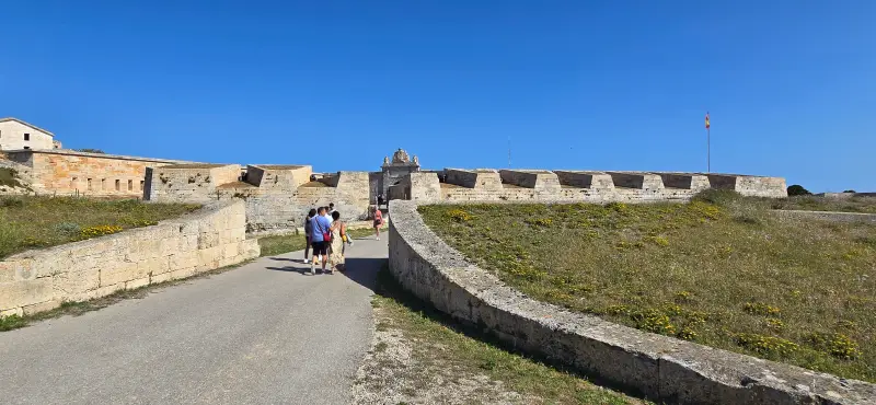 Fortaleza de la Mola desde el exterior