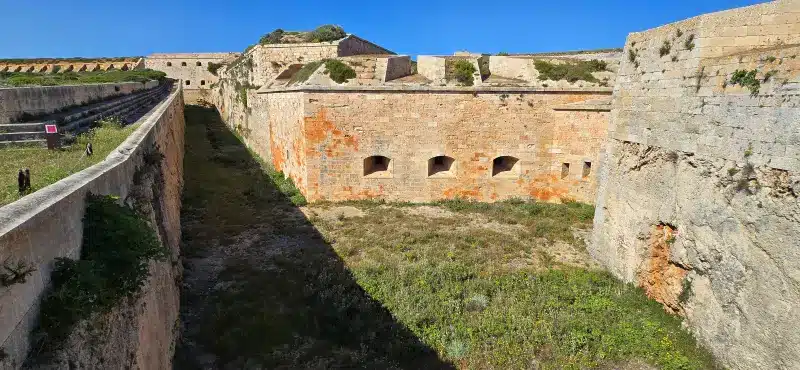 Fortaleza de la Mola desde el exterior