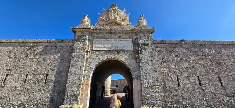 Entrada fortificada de La Mola