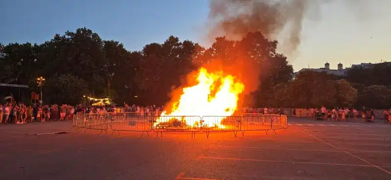 Hoguera en las fiestas de Menorca