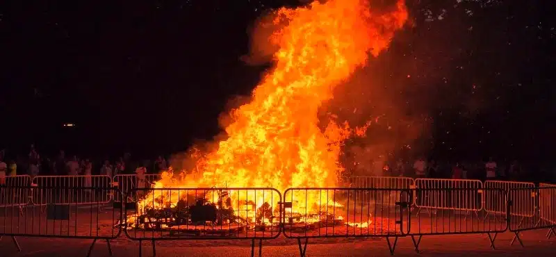 Hoguera en las fiestas de Menorca
