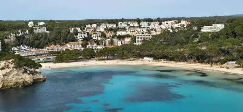 CALA GALDANA al fondo casas blancas