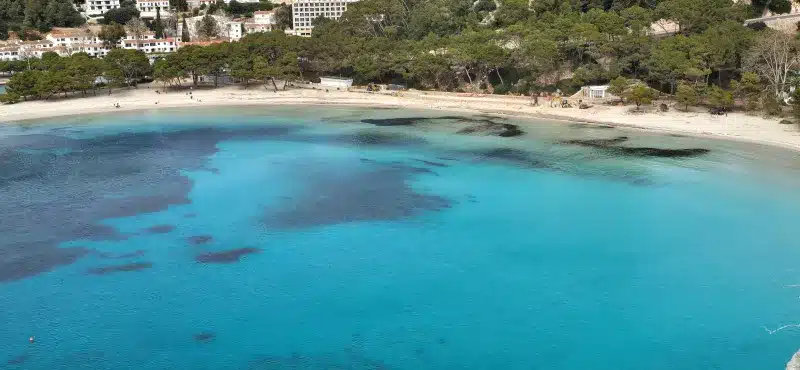 CALA GALDANA al fondo casas blancas