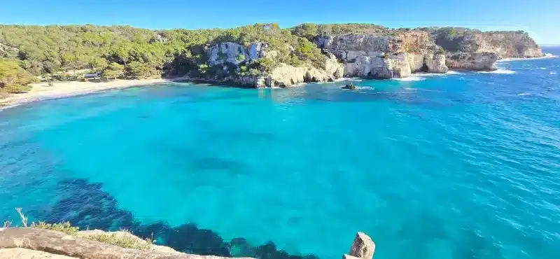 Vista Area Cala macarella en Menorca