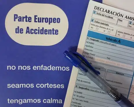 Muestra un parte de accidentes de coche