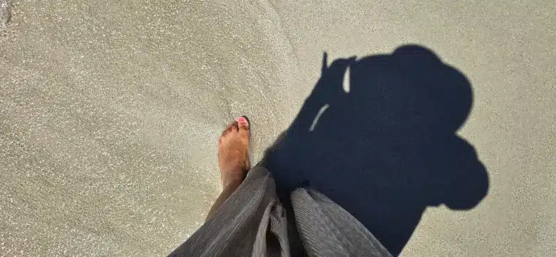 Pie y sobra de persona en la cala de Son Bou