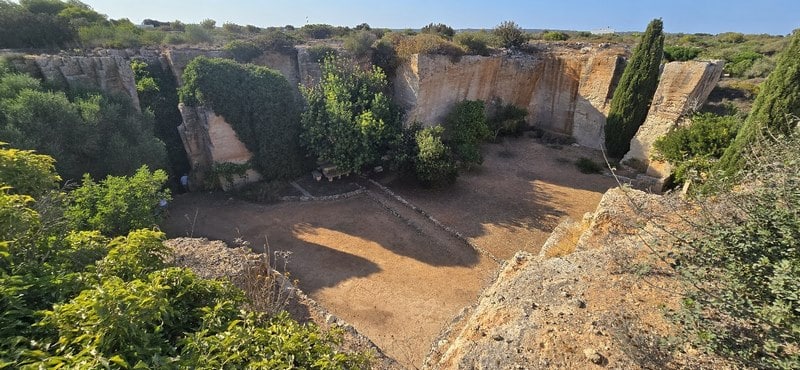 Canteras de Lithica en Menorca con formas geométricas