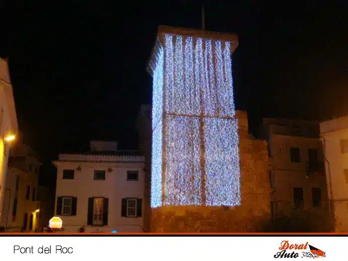 Pont del Roc iluminado en Mahón durante Navidad